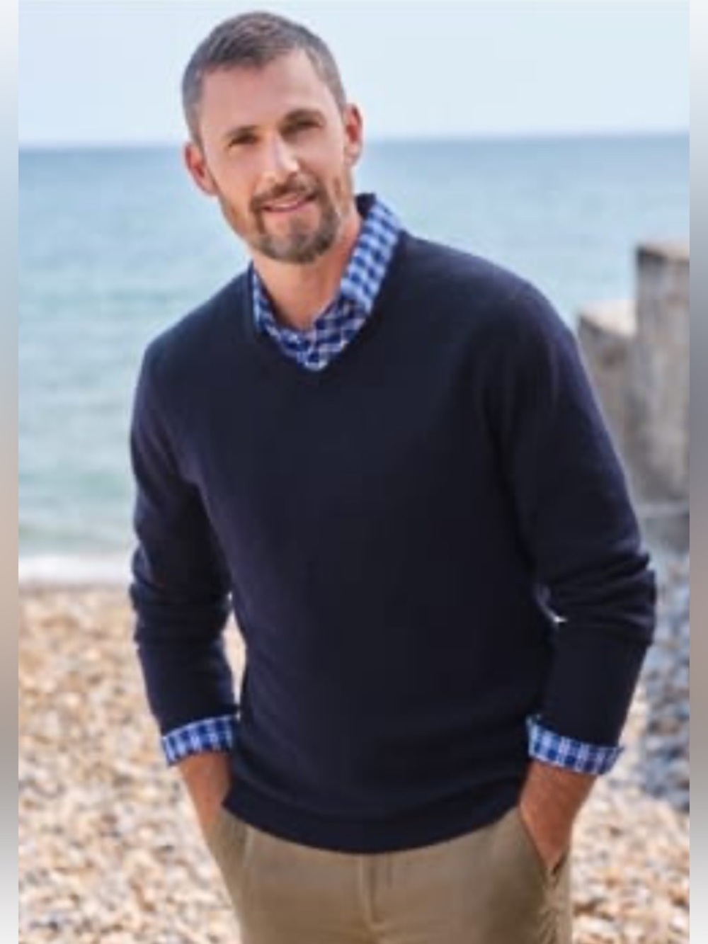 Vince Men’s Navy 100% Cashmere V-Neck Sweater Size M